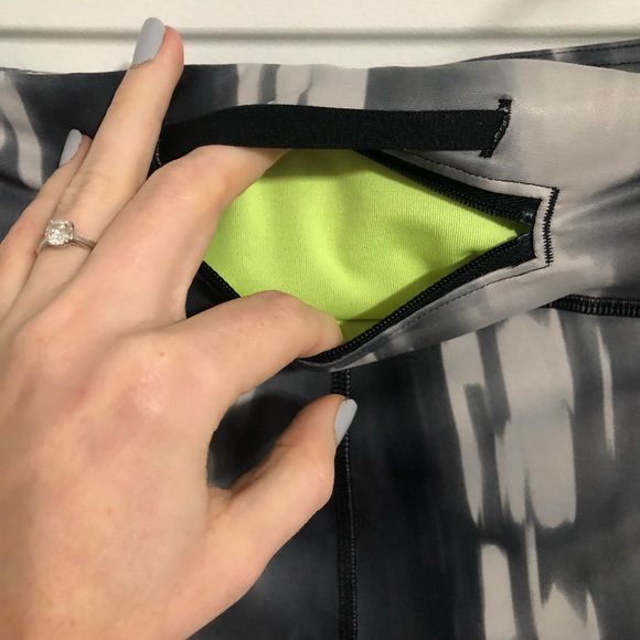 Tie dye under Armour crops - Picture 10 of 13